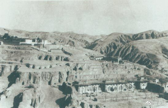 1947年12月25日至28日，中共中央在陜北米脂楊家溝召開擴(kuò)大會(huì)議（十二月會(huì)議）。圖為會(huì)議會(huì)址。